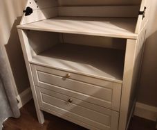 Changing table/chest of drawers