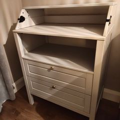 Changing table/chest of drawers