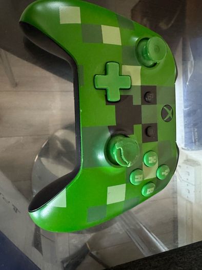 Xbox one Minecraft creeper controller