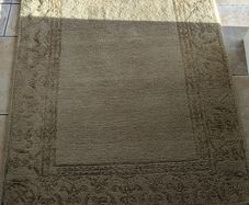 Beige patterned rug with fringe - good condition