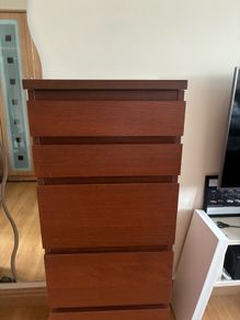 chest of drawers