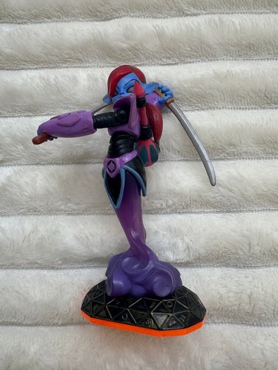 Ninjini Skylnders Giants Universal Character Action Figure Used Please look at the pictures
