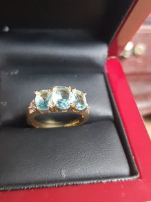 18 Ct Gold ring  with 1.35 carat Aquamarine Gem stone and diamonds