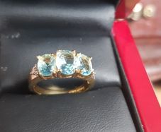 18 Ct Gold ring  with 1.35 carat Aquamarine Gem stone and diamonds