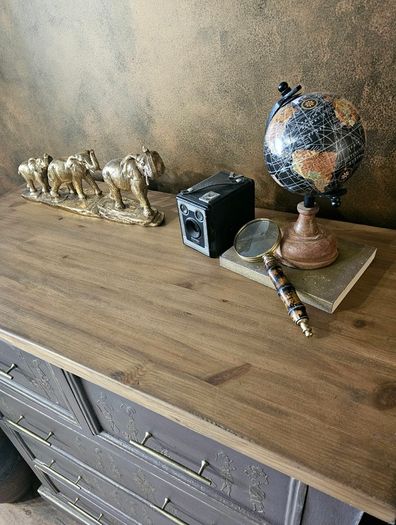 Chest of drawers