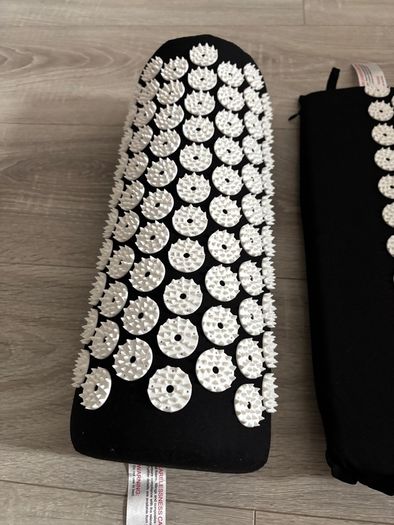 Acupressure/acupuncture mat