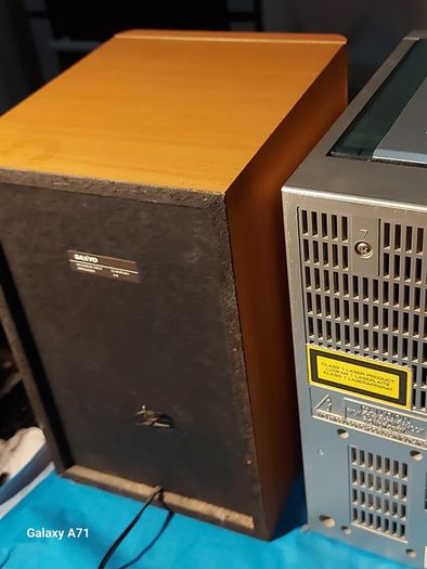 Sanyo Mini HiFi System, Radio, CD and Tape Cassette, Model DC-DA100, with 2 Sanyo Speakers, and Remote Control