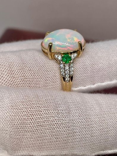 Gold Rind with Opal, Emerald and Moissanite