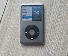 iPod 7th Gen Classic 160gb (Free Post)