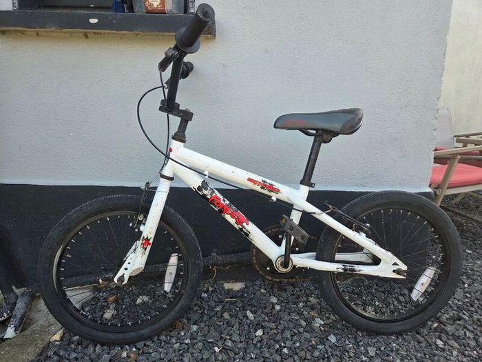 Apollo force 18 white BMX kids bike