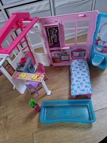 Barbie Fold and Go House