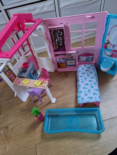 Barbie Fold and Go House