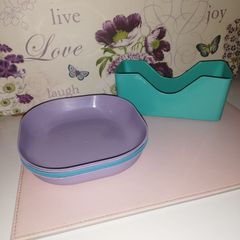 Set of plastic plates with storage holder