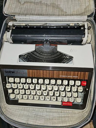 Brother deluxe 1350 typewriter