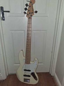 Squier 5 String Jazz Bass
