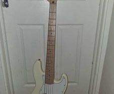 Squier 5 String Jazz Bass
