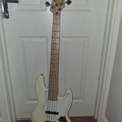 Squier 5 String Jazz Bass