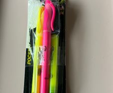 3 Sharpie Markers