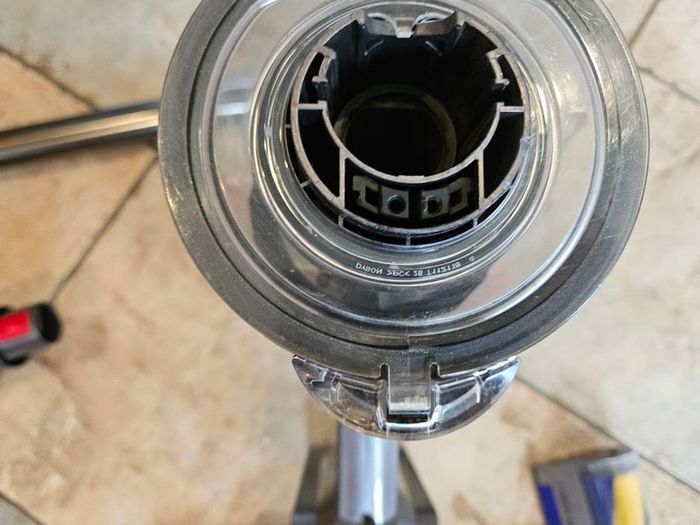 Dyson V15 absolute