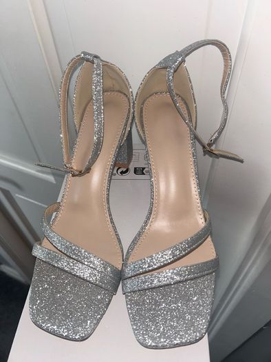 Silver heels UK 7