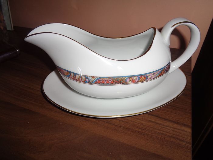 Vintage Ceramic Fine Bone China Gravy Boat and Saucer for Sale