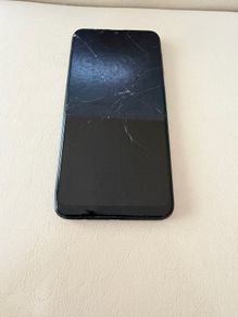 Samsung A10 SM A105FN/DS (not turning on & screen cracked)