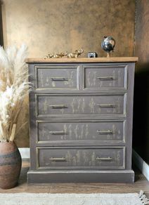 Chest of drawers