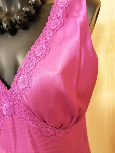 Women's Top Fushia size 18