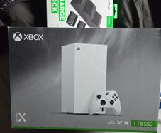 Xbox series x 1 tb and charging station