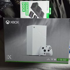 Xbox series x 1 tb and charging station