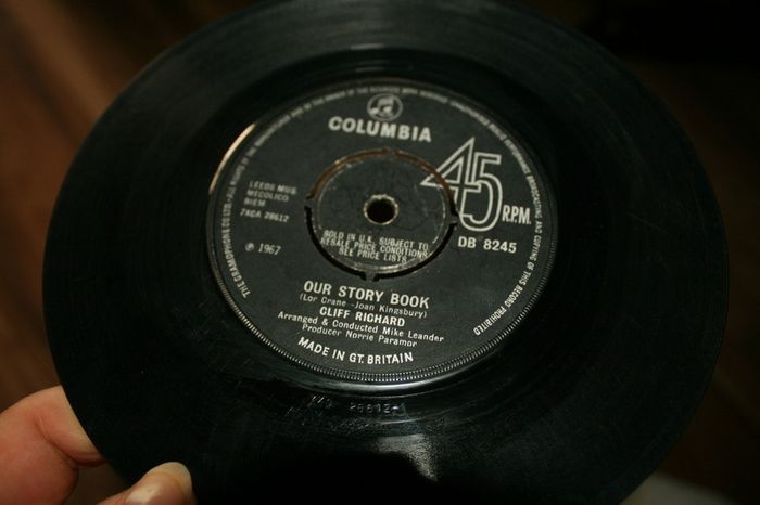 Single Vinyl's  85 pieces