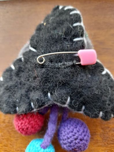 charm flower brooch