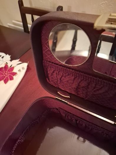 Retro Make Up Box With Key