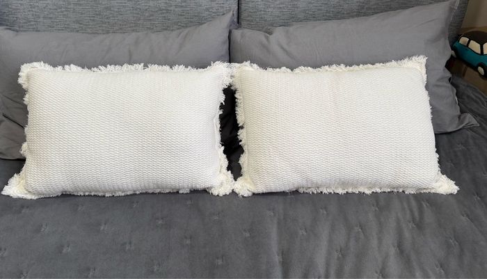 J-Line pillow cushion - 100% cotton