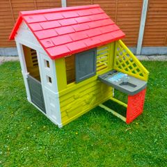 children play house