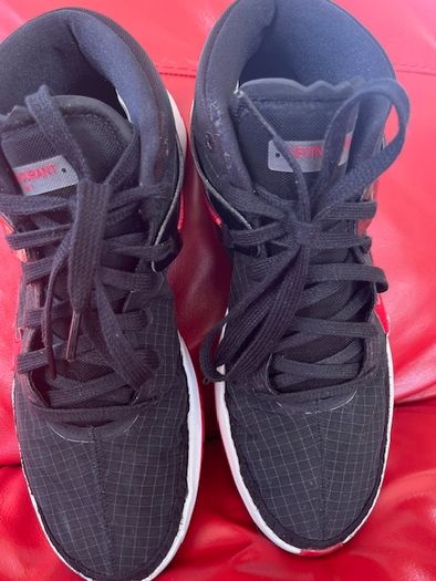 Nike Kevin Durant No 7 Laced Up Trainers Shoes Runners  Size Uk 10.5   Eu 45.5. In Very Good Used Condition. Mens Gents