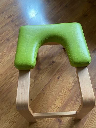 Feet up yoga stand