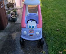 Little tikes cozy coupe car