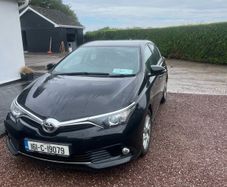 Black Toyota Auris 2016