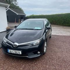 Black Toyota Auris 2016