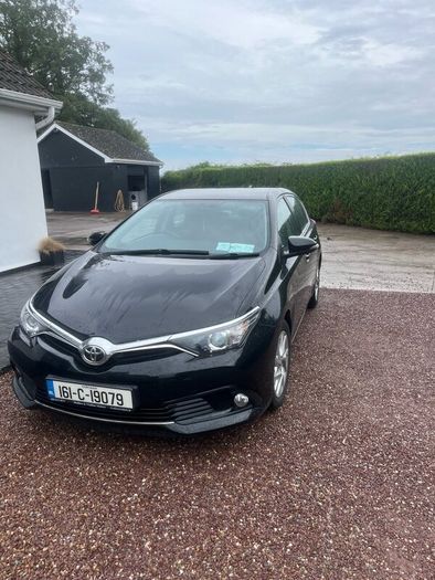 Black Toyota Auris 2016