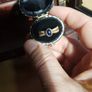 18 ct gold ring with Sapphire stone and 16 brilliant cut diamonds Image 6