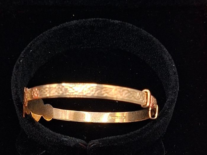 9ct gold baby bangle