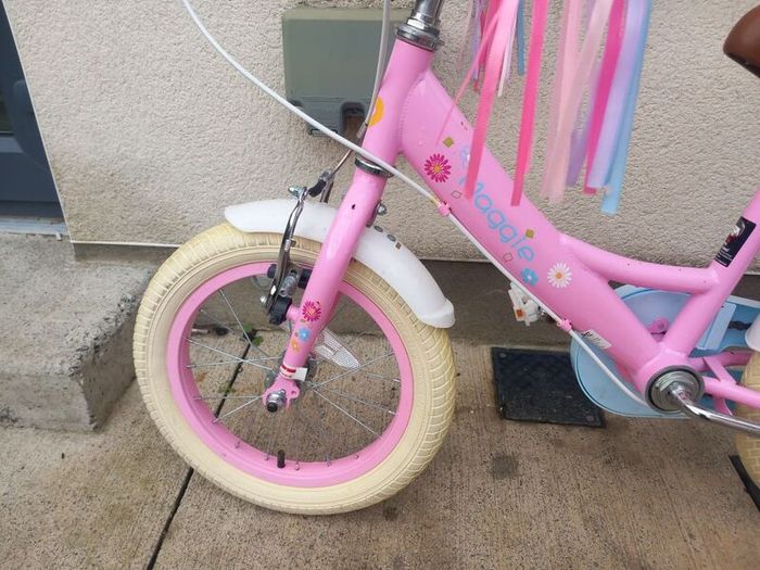 Kids maggic bike size 14 inch wheels