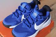 NEW Nike Star Runner shoes 10UK