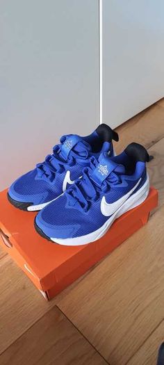 NEW Nike Star Runner shoes 10UK