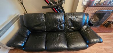 3 seater leather sofa + 1 recliner