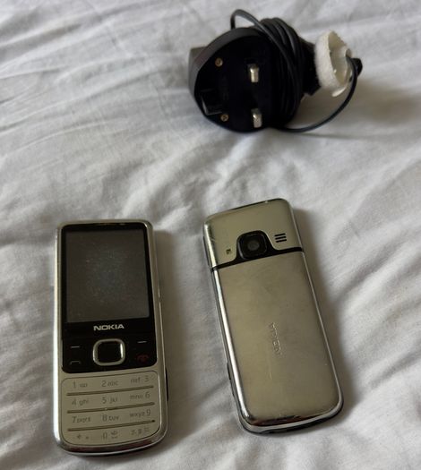 Nokia 6700 x 2