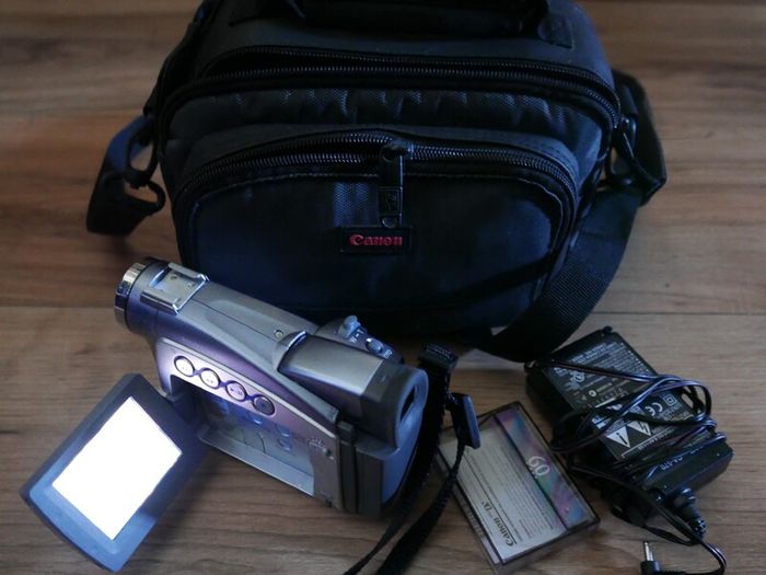 Canon ZR80 NTSC MiniDV Camcorder 18x Optical Zoom Video Transfer Tested works
