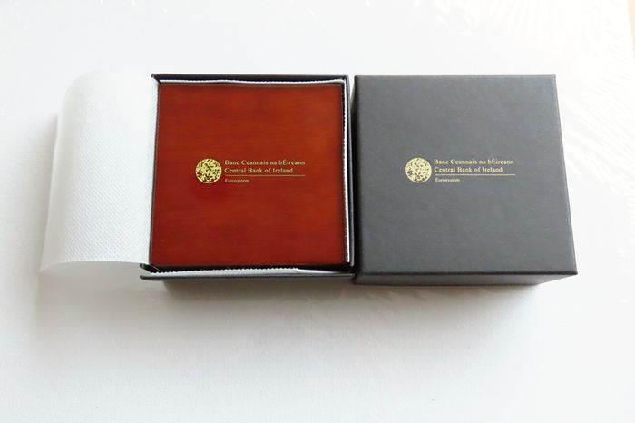 Quality Irish Bank Wood Coin Case + Outer Box - Central Bank of Ireland